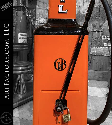 Gilbert & Barker Visible Gas Pump: Model 67 With Lion Oil Globe