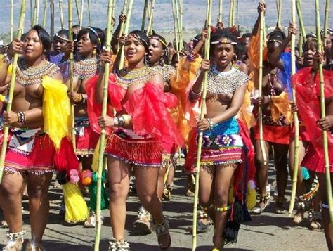 Zulu King Reed Dance In 2020 Zulu Women