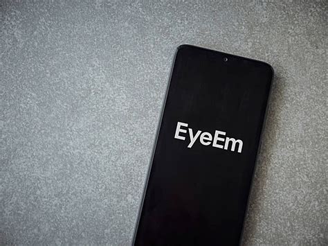 Launch Screen Of Eyeem The Imagesharing And Selling App Featuring Logo