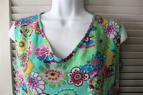 Take the shirt, turn it inside out, and sew the pinned v into place with a basis stitch to connect the fabrics together. 33 How To Sew A V Neck Binding - Sew At Home