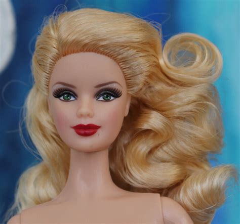 Nude Model Muse Barbie Blonde Curly Hair Pin Up Green Eyes Mackie Dbox