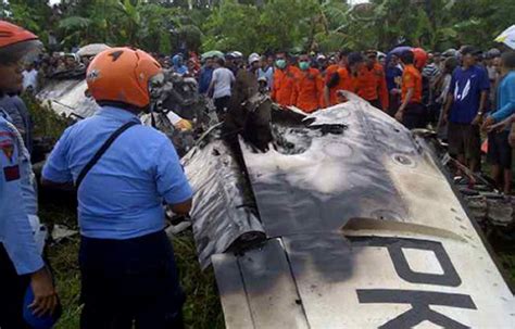 Aircraft Crash Explosion In Indonesia Leaves 4 Dead The Mail And Guardian