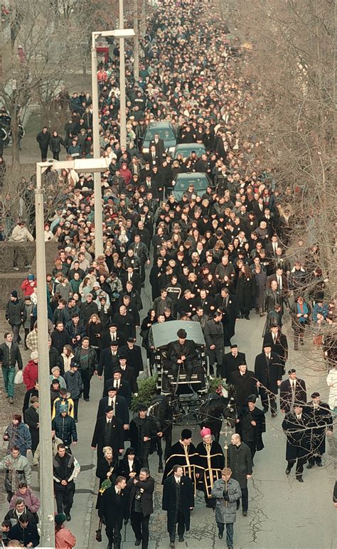 Most már ez vagyok én, egy süllyedő hajó. Királyhoz méltó temetést kapott Zámbó Jimmy - így emlékezünk meg róla - Blikk
