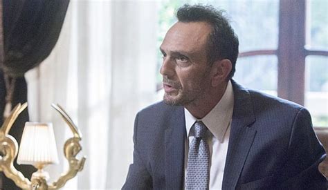Emmy Episode Analysis Hank Azaria Is Out For Revenge In ‘ray Donovan Goldderby