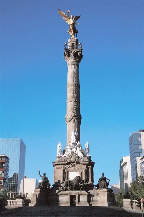 El Ángel De La Independencia Esta Elaborado De Bronce Con Una Cubierta