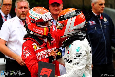De brit hield een halve race lang de snellere max verstappen achter zich. Lewis Hamilton Helmet Monaco