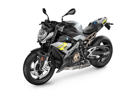 Bmw motorrad has introduced the redesigned s 1000 r which features sportier styling, improved technology and a newly developed engine. BMW S 1000 R 2021 - Dynamischer Power-Roadster - Kraftrad ...