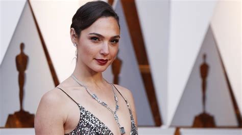 Gal Gadot Decodes Feminism Says It Means Equality Between Men And Women Hollywood Hindustan