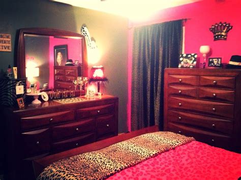A medium sized bed, placed in the center of the room against a back wall creates space on both sides. Pin by Meegan Loper on My dream bedroom | Hot pink ...