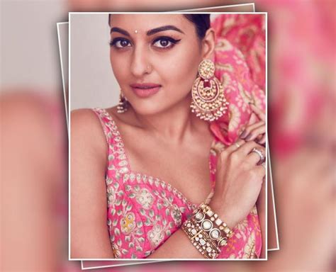 Sonakshi Sinha Pink Sari Is Perfect For Wedding Season In Hindi