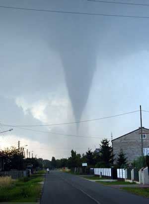 The tornado struck as tropical storm claudette was passing over the area, the national weather service said in a storm damage survey.much of the damage was reported in escambia county, al, but it. Najsilniejsze burze XXI wieku w Polsce | Polscy Łowcy Burz ...