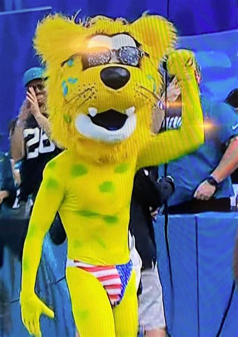 Nfl Fans All Say Same Thing As Naked Jaguars Mascot Distracts Players During Key Plays In