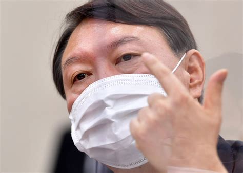 정부가 사드(thaad·고고도미사일방어체계) 배치에 대한 윤석열 전 검찰총장의 입장을 공개 반박한 싱하이밍 주한 중국대사에게 신중히 발언할 것을 요청했다. 때릴수록 오르는 '윤석열 신드롬'…與野 모두 '술렁' - 시사 ...