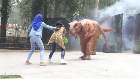 Dinosaurus Show Di Mojosemi Forest Park Youtube