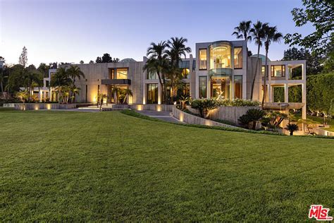 Square Foot Modern Mega Mansion In Beverly Hills Ca The