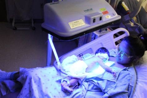 Phototherapy Light Therapy Uses Benefits And Risks Healthtian