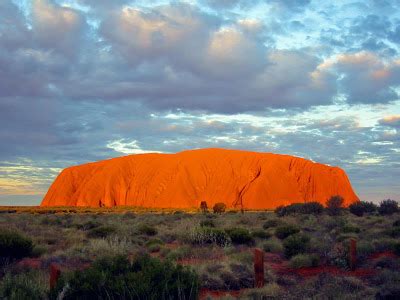 Formasi batu pasir di australia yang terlihat berubah warna. Pemandangan terindah di dunia - Artikel Luarbiasa ...