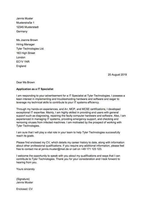 Cover letters help employers make decisions about how to proceed with the hiring process, providing them with insight that helps them determine which applicants indicate that references are available upon request, and if applicable, mention the availability of a portfolio or other items that support your. ᐅ Bewerbung auf Englisch: Beispiele, Tipps, Formulierungen
