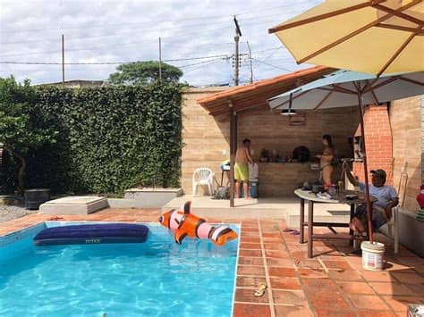 Das hotel beherbergt außerdem mehrere lounges und eine bibliothek mit über 3000 büchern. casa grande com piscina e churrasqueira Has Private Yard ...