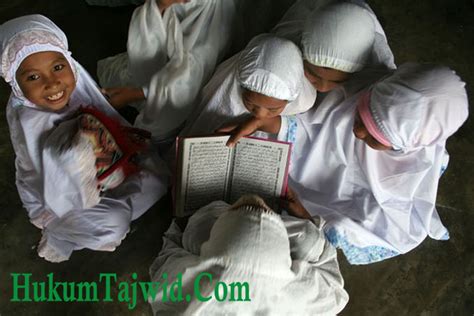 Karena yang sebenarnya huruf mad yang ada tadi asalnya hamzah yang jatuh sukun kemudian diganti menjadi ya atau alif atau wau. Pengertian dan Contoh Mad Thobi'i Dalam Al-Qur"an - Ilmu ...