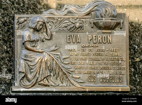 Tumba De Piedra De Eva Perón En El Cementario De La Recoleta En Buenos