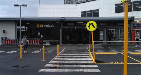 Melbourne airport (mel) is the primary airport serving melbourne with four terminals handling domestic and international flights. Tullamarine terminal 4 arrivals. What a dump. - Daniel Bowen