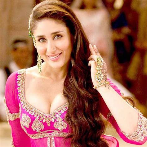 Kareena Kapoor Flaunts Her Sexy Cleavage In This Picture Kareena Kapoor Khan Hot And Sexy