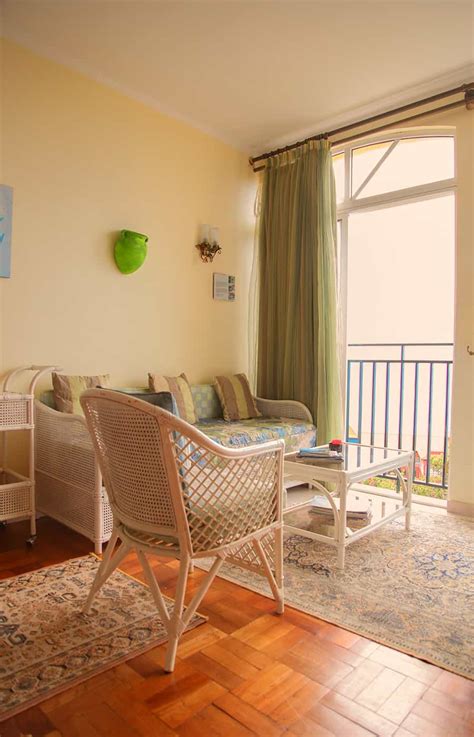 Sitzgruppen in letztgenanntem design können sie natürlich nicht nur auf dem balkon oder der wobei sie die meisten sitzecken der bereits genannten designs durchaus in einem wohnzimmer. Sitzgruppe Wohnzimmer - Caseconrad.com