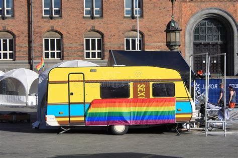 It is not here for advertising or spam. De Beweging Van De Regenboogvlag LGBT Redactionele ...