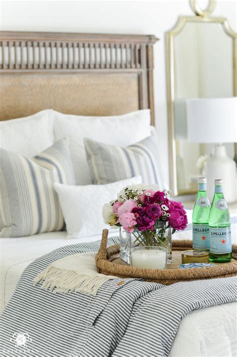 Make Sure Your Guest Bedroom Has These 10 Things
