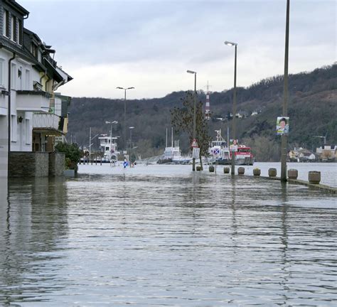 Hochwasser In Rheinland Pfalz Pegel Sollen Wegen Dauerregen Wieder