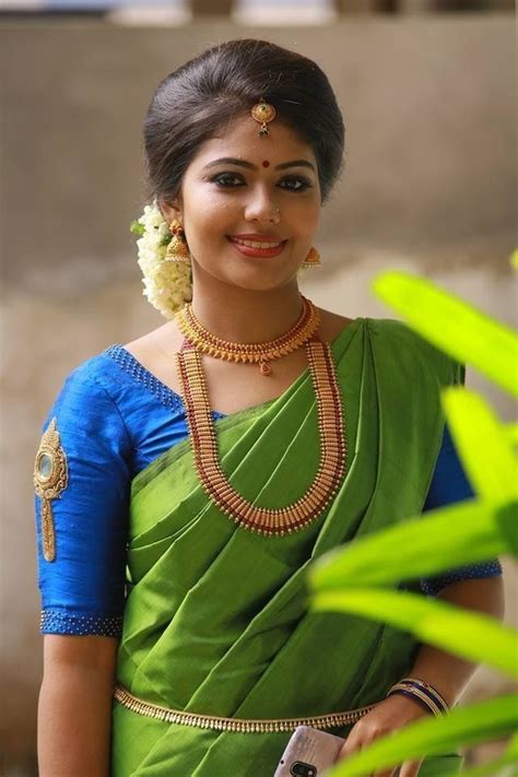 Get 21 Traditional Engagement Dress For Hindu Bride In Kerala