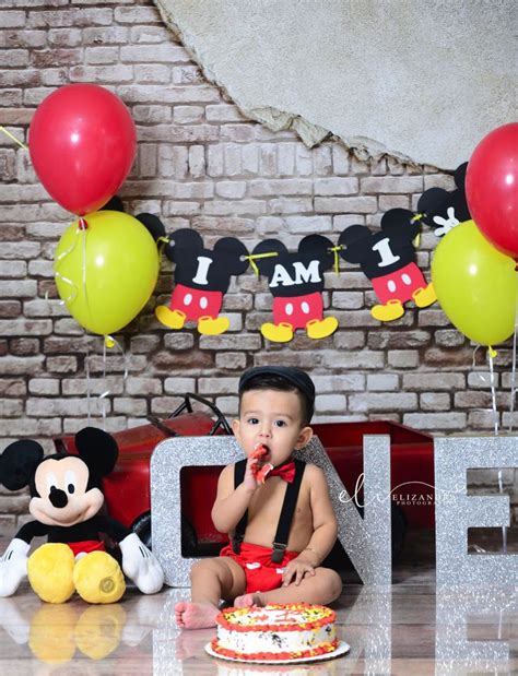 Make the ears out of fondant or. Mickey Mouse smash cake 1st birthday party idea | Mickey ...