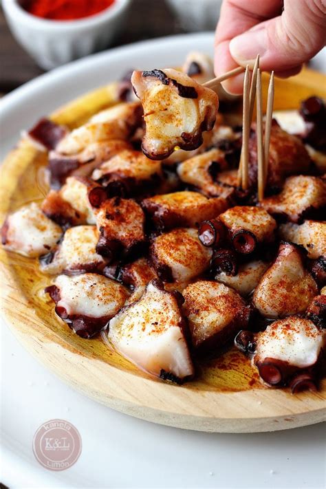 En una sartén caliente, cocinar el pulpo a fuego fuerte hasta que esté dorado. Pulpo á feira by Kanela y Limón. Muy buena receta. Muy ...