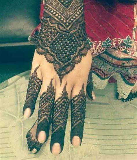 Intricate Back Hand Mehndi Weddingpace