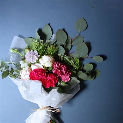 グフフ… このお洒落なデザイン 何だと思う？ ワシの単行本第2巻のカバーデザインじゃ pic.twitter.com/lmvzclljor. すべての美しい花の画像: 新鮮な母の日 おしゃれ 花