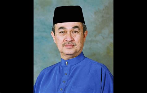 Beliau digelar sebagai bapa perpaduan malaysia. Tun Abdullah Ahmad Badawi | The men who led Malaysia ...