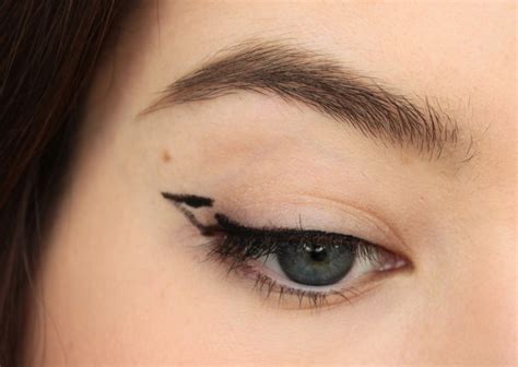 Tipps Tricks Und Tutorial Cat Eyeliner Bei Schlupflidern Carina