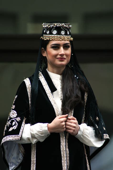 Ottoman Embroidery Geleneksel Türk El Sanatları Turkish Clothing Traditional Outfits Clothes