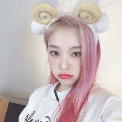 Image About Pink Hair In Gahyeon By Sisiyeon On We Heart It Dream