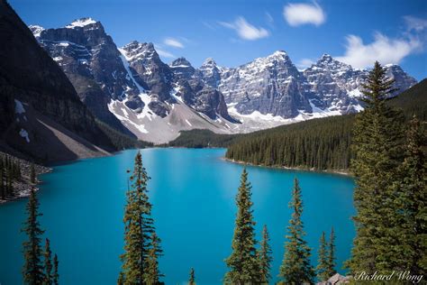 Majestic Scenery Of Moraine Lake In Banff National Park Alberta Images