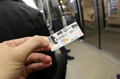 Fin du ticket de métro parisien tout savoir sur les futures cartes
