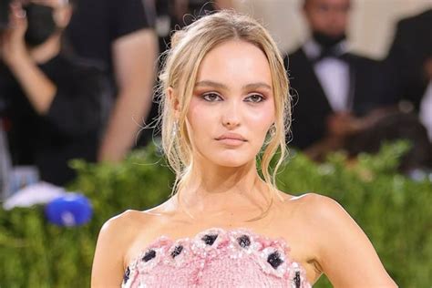 Lily Rose Depp Net Worth In 2022 How Much Money Does Johnny Depps Daughter Have
