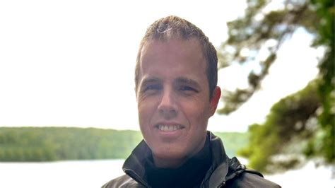 I'm a lawn care pro and a mowing mistake is making your grass look