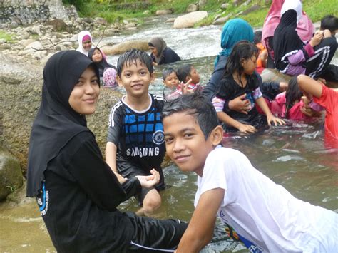 Waktu sholat ashar dimulai dari bayangan suatu benda sama panjangnya dengan benda itu sendiri sampai matahari hampir terbenam atau cahaya matahari. Mutiara Kasih: Tahsin Solat Di Kem ABC, Janda Baik