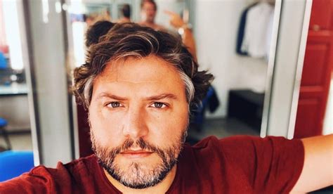 Actor, apresentador de televisão e comediante português. César Mourão partilha foto rara da filha e fãs reagem: "Que brasa. Estás tramado!"