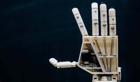 Une Main Robotique Qui Peut Lire Le Langage Des Signes Hellobiz