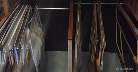 So wie die wiener kaffeehausspezialitäten gehört auch der original wiener zeitungshalter zu einem entspannten genuss in unserer immer hektischer werdenden welt. Wiener Kaffeehauskultur im Herzen der Josefstadt - bild ...