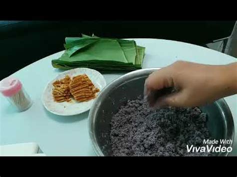 Brownies kukus ketan hitam dalam kemasan kecil | foto by cakefever.com. Membuat Kue Iwel Dari Ketan Hitam - Kue Tradisional Ani : Iwel iwel ll kue selamatan bayi ll ...