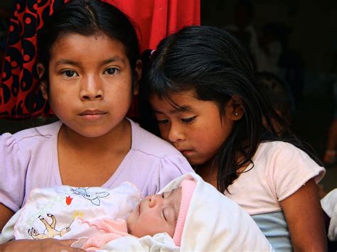 1 Menores Embarazadas Parto Niños Derechos Humanos